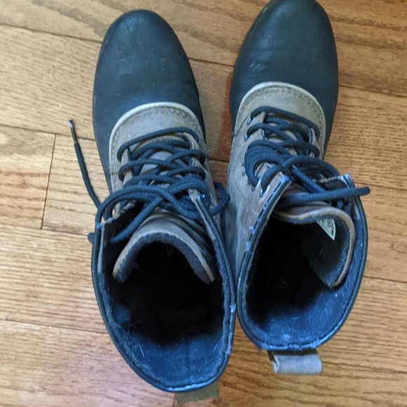 Sorel Boots - Picture 2 of 4
